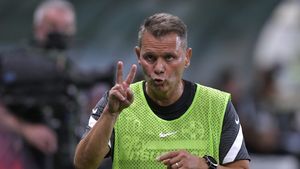 Probleme mari la FCSB! S-a accidentat până și Thomas Neubert. Anunțul făcut după operație + Când revine neamțul | FOTO