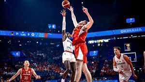 Povestea unică a lui Dennis Schroder, starul NBA al Germaniei la Mondialul de baschet: descoperit de un antrenor român, musulman cu origini în Gambia, patron de club la 29 de ani | CORESPONDENȚĂ DIN MANILA