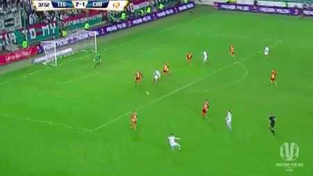 Budescu, ia lecții! Așa se dă un gol, fără să vrei! :) "Bijuteria" reușită de un polonez, golul anului în Europa