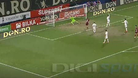 Așa ceva se vede o dată la 10.000 de meciuri! Ratare monumentală în CFR Cluj - Rapid