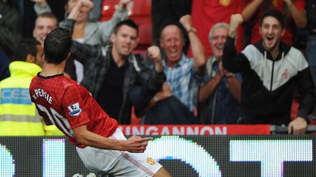 1000 cu noroc!** Hat-trick-ul lui Van Persie l-a salvat pe Ferguson