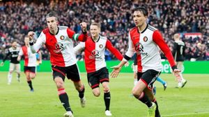 VIDEO | Rezultat istoric în marele derby al fotbalului olandez: Feyenoord a "distrus-o" pe Ajax într-un meci în care la pauză avea doar 3-2! Serie incredibilă de recorduri și scor pentru care casele de pariuri ofereau cota 201