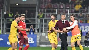 Efectul Daniel Pancu: a văzut „roșu” pe banca de rezerve și s-a îndreptat amenințător spre arbitru! A fost oprit cu greu de jucătorii aflați în zonă