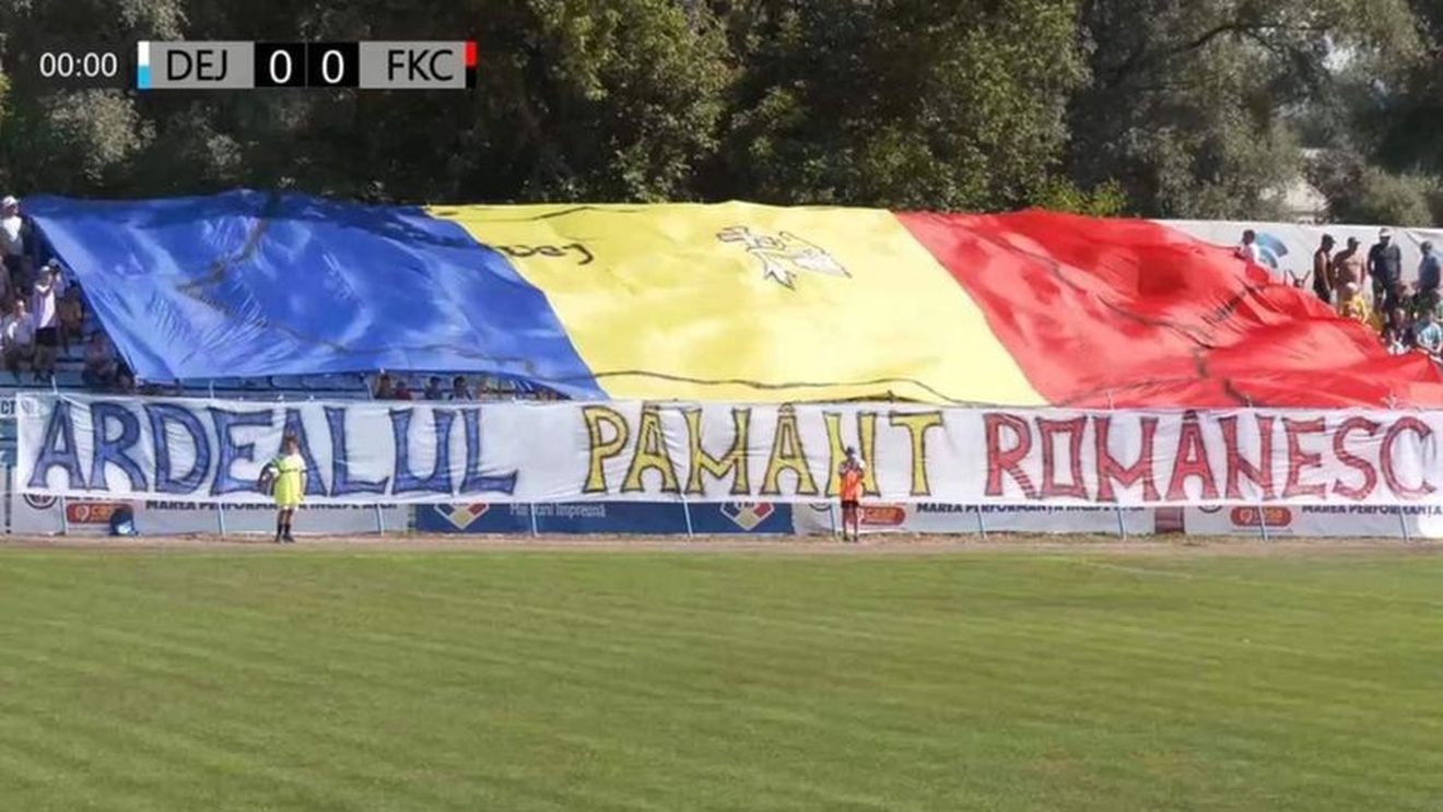 Csikszereda, pusă la zid la primul meci în Liga 2! Suporterii Unirii Dej „au luat foc” în partida de sâmbătă: „Ținutul Secuiesc nu există!” | VIDEO