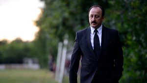 Cristescu dă vina pe lucrările din zonă: "Nu avem curent, se lucrează la metrou!"