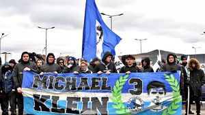 30 de ani fără inegalabilul Michael Klein! Decizia surprinzătoare luată de fiica Dominique, chiar la comemorarea de la Hunedoara. Cine a fost fotbalistul care s-a stins la doar 33 de ani | SPECIAL