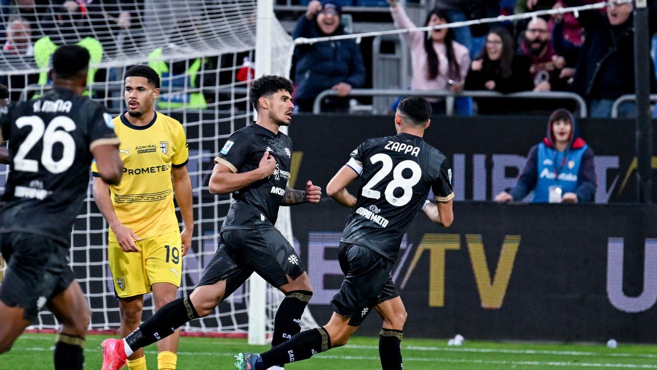 Presa italiană e la picioarele lui Florinel Coman după golul magnific reușit în Cagliari - Parma 2-1: „Un debut mai bun nu ar fi putut avea”