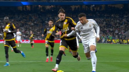 Andrei Rațiu a pus mâna pe Kylian Mbappe în careu și zeci de mii de oameni au reacționat la unison! Verdictul specialistului