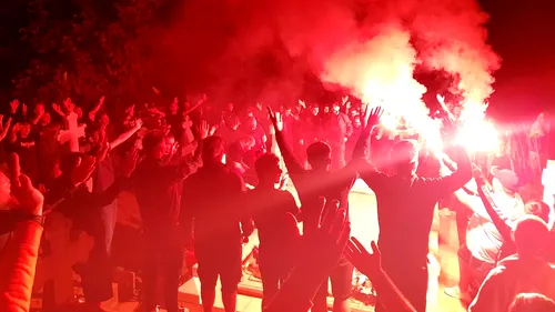 Atmosferă emoționantă la mormântul lui Cătălin Hîldan. Suporterii lui Dinamo au aprins torțe și au cântat pentru „Unicul Căpitan” la 23 de ani de la dispariția sa | FOTO & VIDEO