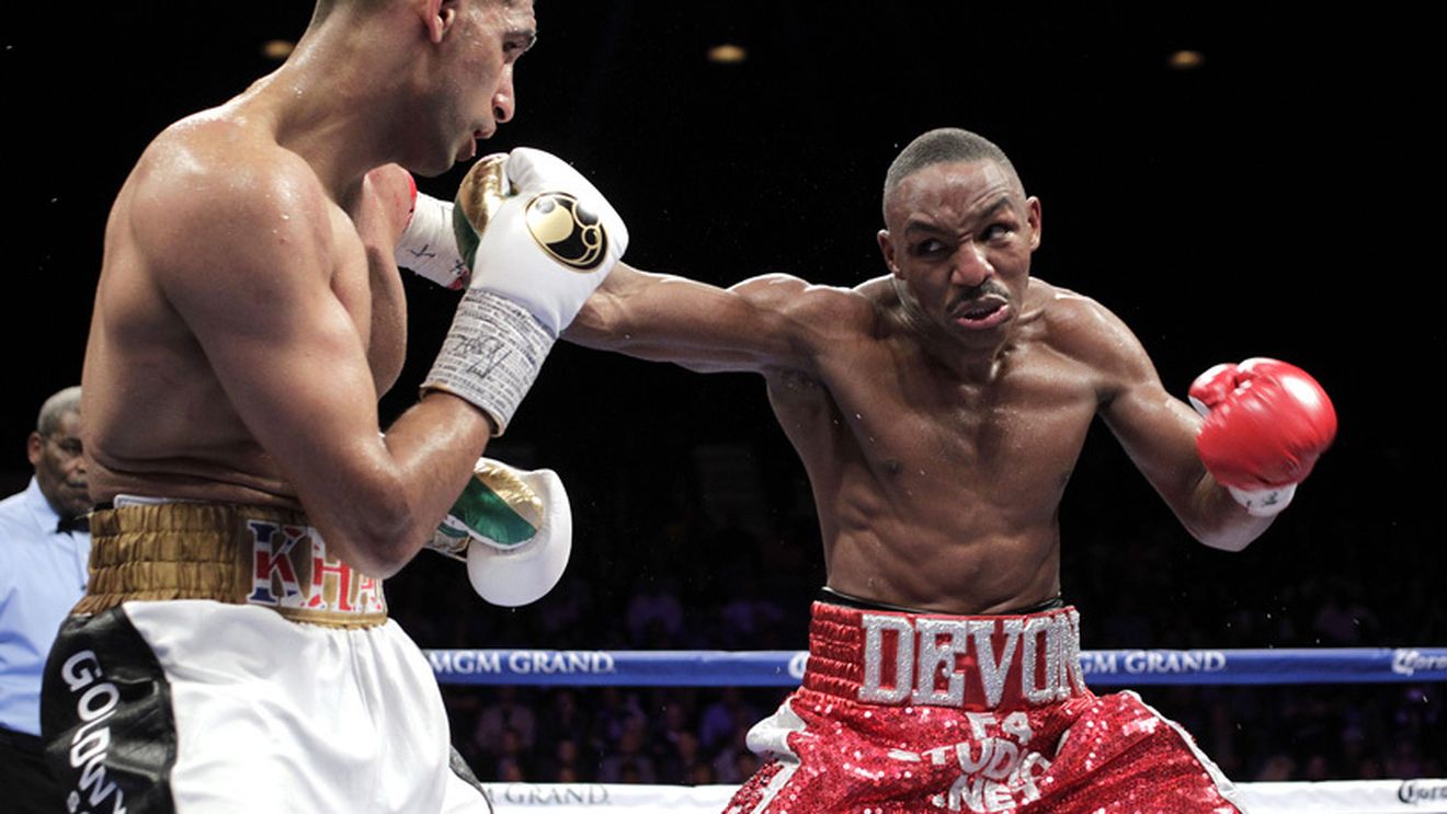 Amir Khan l-a învins pe Devon Alexander la categoria semimijlocie