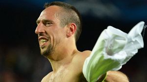 VIDEO Fanul care nu va uita niciodată calificarea lui Bayern! Ce i-a băgat Ribery în pantaloni când era scos forțat din teren
