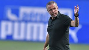 Ce au putut să-i facă lui Laurențiu Reghecampf. Tratat de oamenii cu bani din Tunisia cu o uriaşă lipsă de respect: „Nu am înțeles”