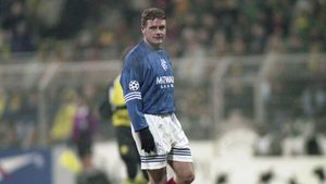 Marele Gascoigne s-a dus la fotbalistul Stelei în meciul de Champions League şi i-a zis-o direct!