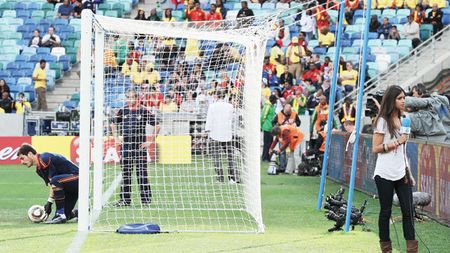 La ce i-o fi stat mintea! Casillas, "marcat" de iubită, în timpul meciului