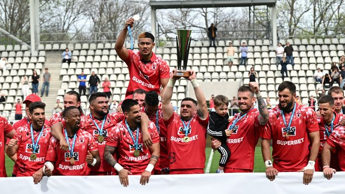 Dinamo, ce performanță! „Buldogii” au făcut eventul, după o finală care s-a lăsat cu bătaie pe teren
