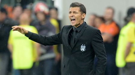 Gâlcă, la ora comparațiilor cu Reghecampf. Cornel Dinu îl critică dur pe stelist: "Este doar un băiat cumsecade. Un felcer, nu un chirurg"