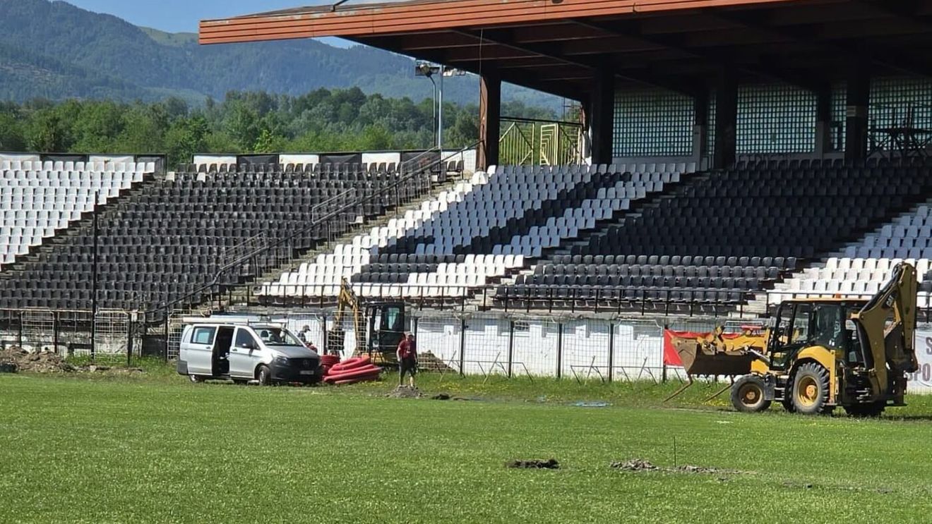 „Se trag cablurile!”. Au băgat 716.000 de euro și au făcut un stadion de Superliga într-un oraș minier al României