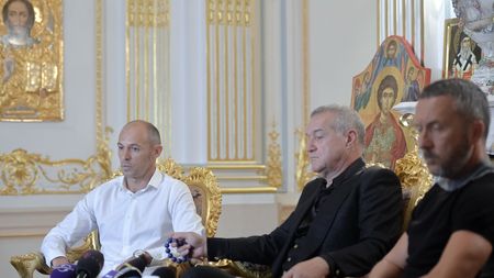 Bogdan Andone a fost prezentat oficial la FCSB. Becali anunță schimbări majore la echipă: "Am mai scăpat de un jucător. A fost băiat bun, a plecat. Nu mai aduc pe altcineva". Antrenorul a luat cuvântul după 15 minute
