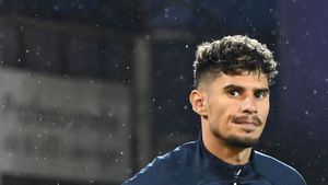 Gigi Becali, reacție suburbană şi derapaj rasist împotriva lui Florinel Coman, pentru gestul fotbalistului: „Păi, ce, bă, eşti țigan? Acum mă bagă şi la discriminare” | VIDEO