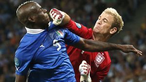 Balotelli, declarația zilei: "Dacă batem pe Costa Rica, vreau un sărut pe obraz de la regina Marii Britanii"