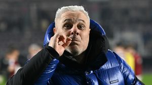 Gura mică, asta-i etapa lui Șumudică! Rapidul furnizează doi fotbaliști în primul 11 ideal din Superliga iar banca tehnică e ocupată în trombă de antrenorul giuleștenilor