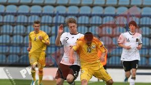 Și el se bucură că a SCĂ‚PAT de Steaua!** Abia a terminat clasa a zecea, dar e titular în Liga 1