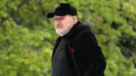 Gigi Becali cere 10.000.000 pentru transferurile celor două vedete de la FCSB. Giovanni Becali negociază plecările fotbaliştilor