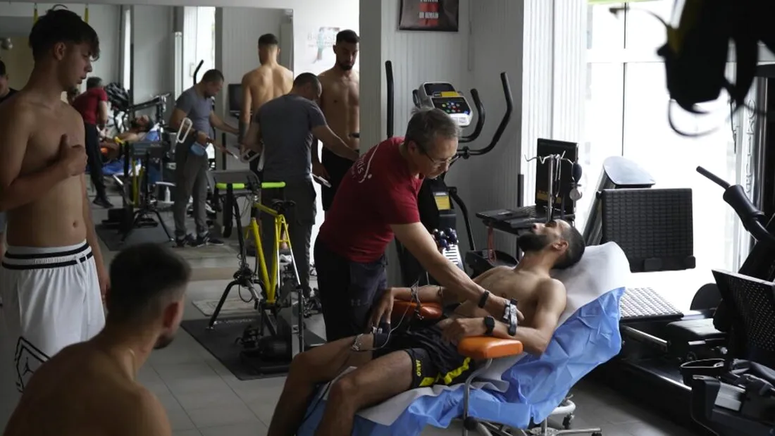 Vacanța a luat sfârșit la Poli Iași. Elevii lui Tony da Silva s-au reunit pentru a efectua vizita medicală. VIDEO
