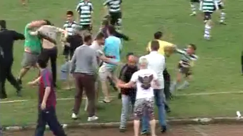 VIDEO ȘOC:** Bătaie ca în „șapte păcate” la un meci de juniori în Bulgaria! Cum a ajuns un copil să lovească precum un huligan
