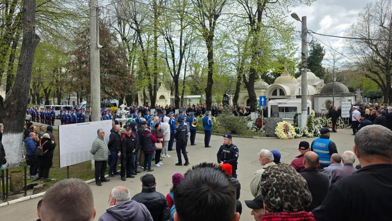 🚨 S-A STINS IL LUCE Înmormântarea lui Mircea Lucescu. S-a încheiat ceremonia de la Cimitirul Bellu