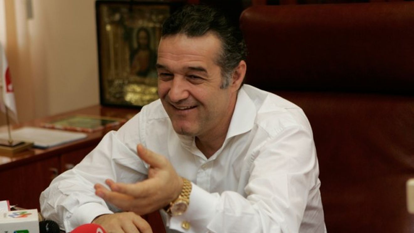 "Am glumit când am zis că mă retrag"