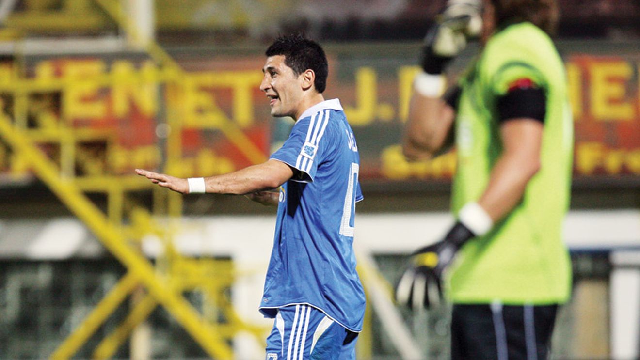 Gianfranco Zola** se gândește la Costea!