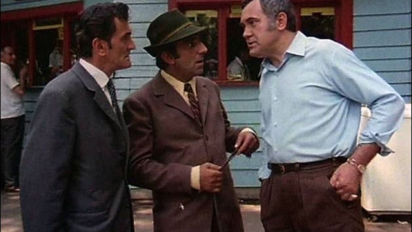 Șumudică e fan Jean Constantin, Puiu Călinescu și Dem Rădulescu. "La Teatrul de Comedie mi-ar sta bine. Cred că s-ar umple sala"