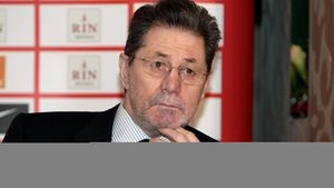 Negoiță, Rednic. Dănciulescu sau David? Nu! Omul esențial din conducerea lui Dinamo, ridicat în slăvi de Cornel Dinu: "E o comoară pentru un club de fotbal. Noroc că-l au!"