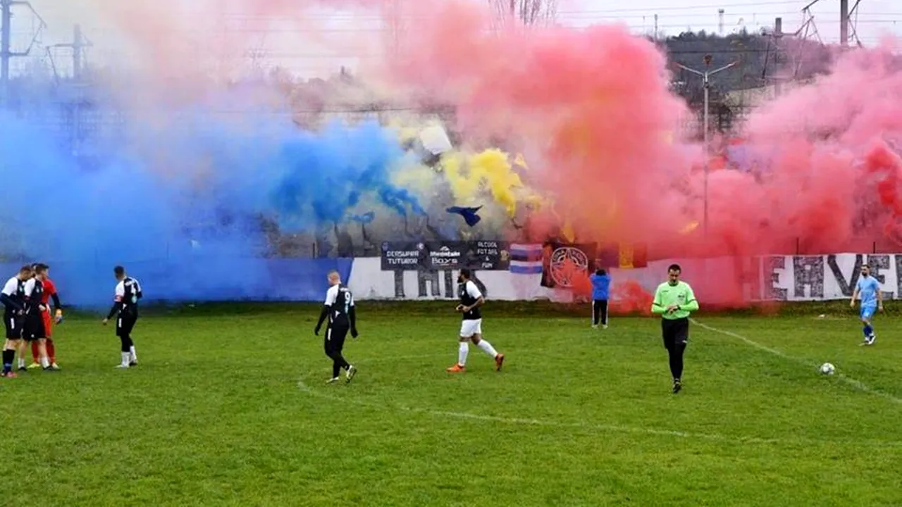 Atmosferă incendiară la un amical între o echipă de liga a 6-a și una de liga a 5-a! O parte a galeriei FCSB a fost special la partidă. FOTO&VIDEO