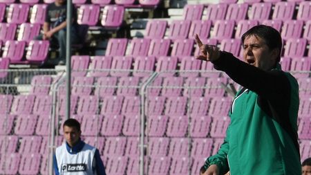 "Lăcătuș va sta până la final!** Nu e nicio diferență între el și Petrescu"