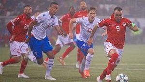 Țara naționalei cu care jucăm azi are doar 7.000 de bărbați cu vârsta propice pentru fotbal și 8 fotbaliști în echipă care au și o slujbă, dar a umilit Grecia și Ungaria. Selecționerul Insulelor Feroe: "România este o națională de mijlocul Europei"