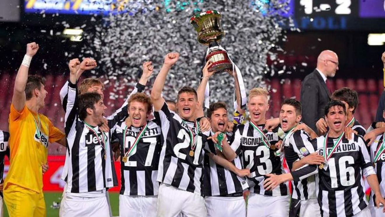 Elvis semnează cu Dinamo! A mai jucat alături de Brănescu și Montini în Italia. Detalii despre noul transfer al roș-albilor și poza "de suflet" cu Dani Alves