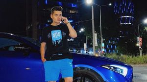 Iar a pățit-o Selly! „Regele” online-ului românesc, fără numerele de la bolidul său după ce i-au fost furate: „Sun la poliție!” | FOTO