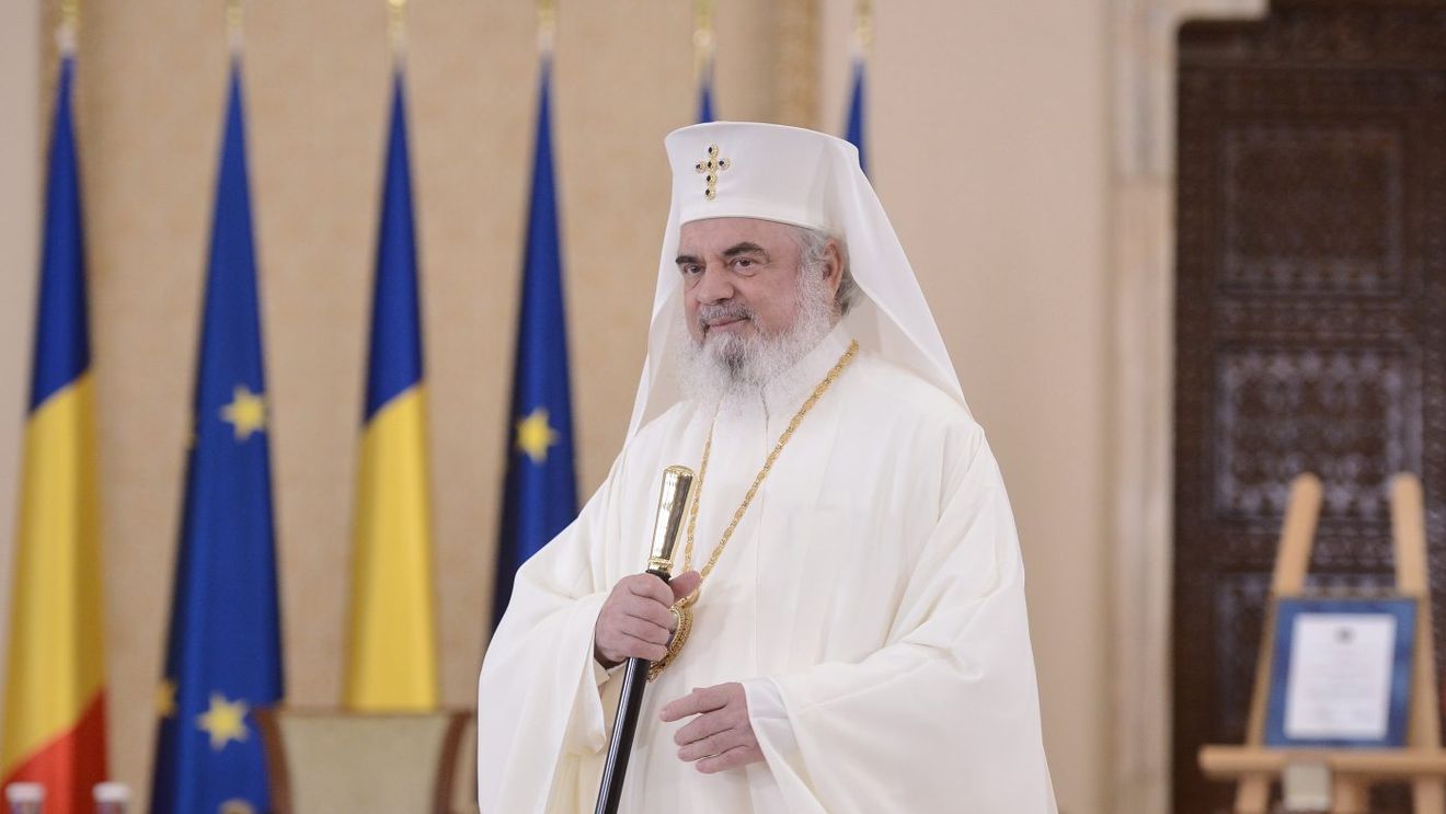 Patriarhul Daniel, gest minunat pentru medicul de gardă care și-a pus viața în mâinile lui Dumnezeu pentru a-și salva pacienții care ardeau în flăcările de la ATI Piatra Neamț! Rugăciunea ridicată de șeful Bisericii Ortodoxe Române pentru doctor și pentru victimele incendiului