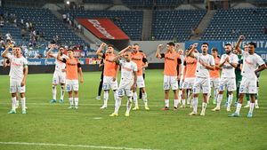 Fotbalistul a zburat tocmai din Arabia Saudită la Craiova pentru a-și susține foştii colegi în meciul cu Rapid: „Le urez să ia titlul şi să-mi trimită medalia!”