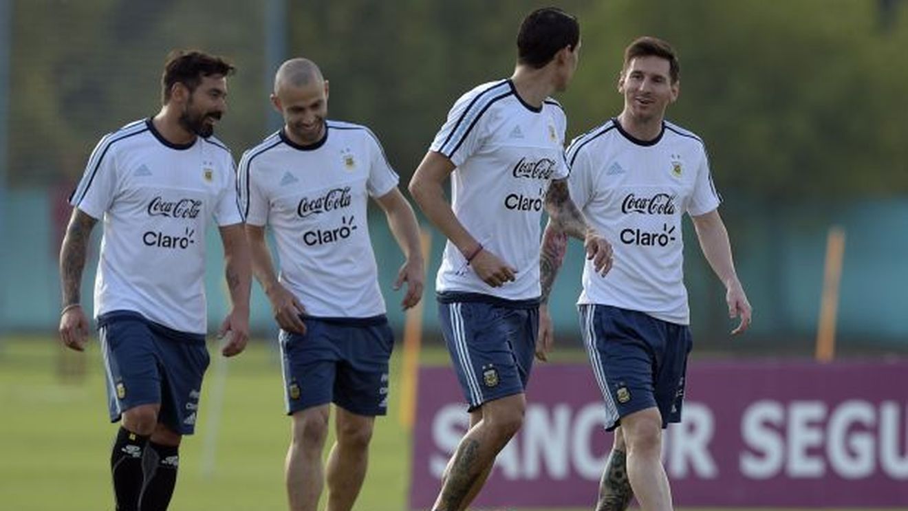 Football Leaks | S-a aflat cine e cel mai bine plătit fotbalist din lume! Starul care se uită de sus la Ronaldo, Messi și Bale nu joacă în "lumea bună". Salariul fabulos pe care-l încasează