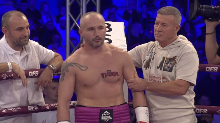 Daniel Corbeanu a câștigat lupta cu Flavius Biea de la Dynamite Fighting Show. Eduard Gafencu a ieșit plin de sânge din ring!