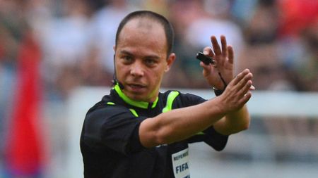 Care este povestea mimicii fostului arbitru Marius Avram din timpul meciurilor. „Da, m-am antrenat! Este foarte importantă în dialog" | EXCLUSIV