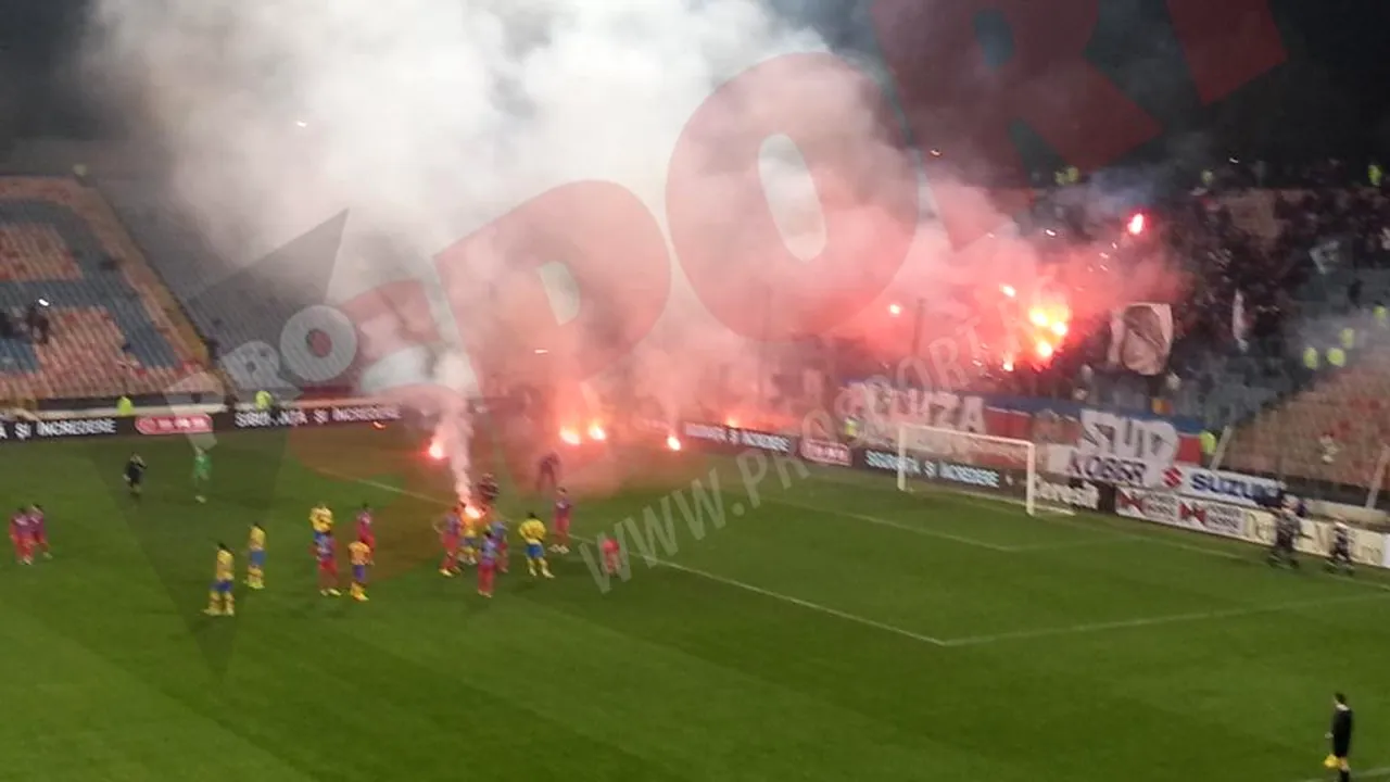 Sud Steaua a transformat Ghencea în Infern! Zeci de torțe aruncate în teren și spre fanii Petrolului! Meciul, întrerupt. FOTO