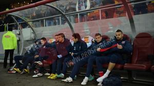 Stadion de cinci stele, organizare ca la județ:** arbitrul de rezervă a arătat minutele de prelungire cu degetele! Cum a fost posibil :)