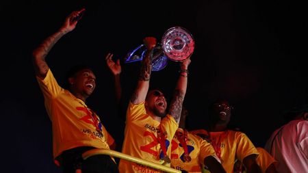 Imagini fabuloase cu jucătorii FCSB pe autocarul decapotabil! Ce au scandat pentru rivalii din Giulești