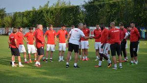 Condițiile pentru ca Dinamo să reintre în lupta pentru titlu sunt aproape îndeplinite. Andone: "Mai am nevoie de un atacant și un fundaș central și mă bat la titlu! Gnohere rămâne" | VIDEO

