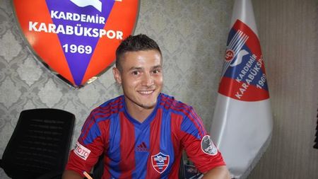 FOTO | Gabriel Torje a fost prezentat oficial la noua sa echipă