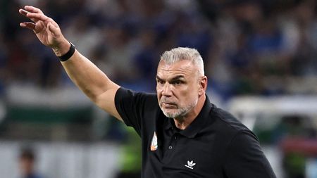 Cosmin Olăroiu are o avere de zeci de milioane de euro, dar nu a uitat de unde a plecat. A venit în România special pentru a fi alături de unul dintre „copiii” săi de suflet